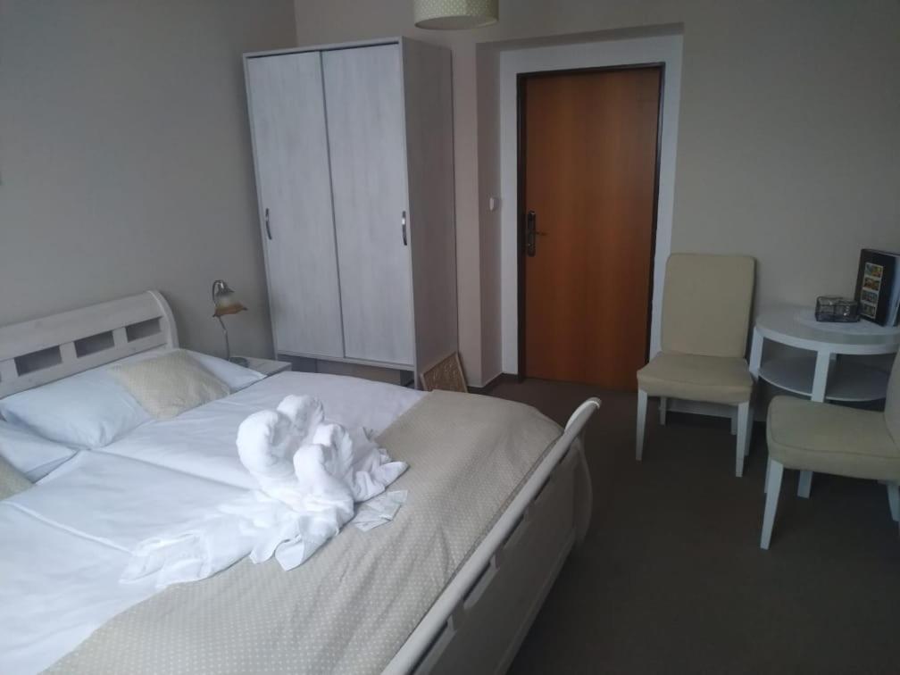 Hotel Pansky Dum Nove Mesto na Morave Exteriör bild