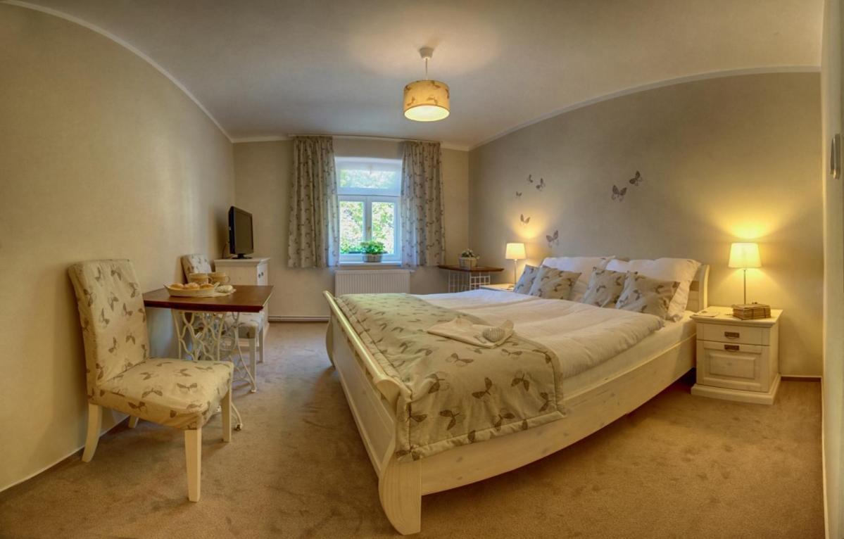 Hotel Pansky Dum Nove Mesto na Morave Exteriör bild